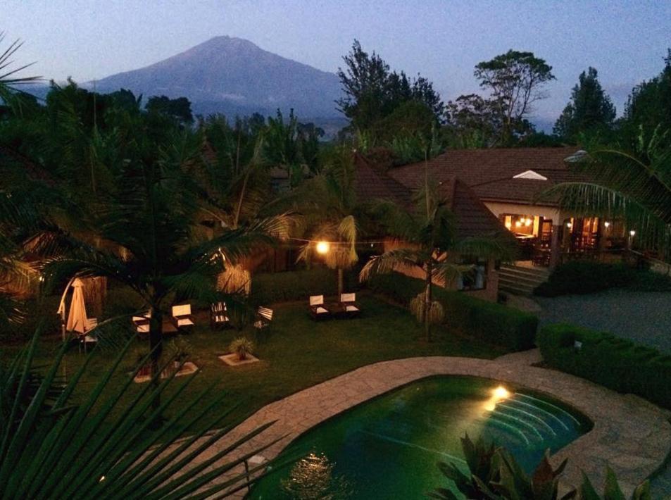 Ahadi Lodge อารูชา ภายนอก รูปภาพ
