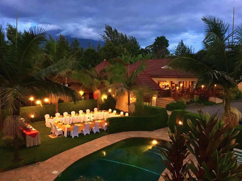 Ahadi Lodge อารูชา ภายนอก รูปภาพ