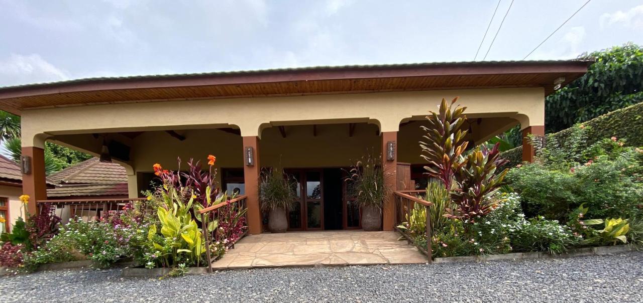 Ahadi Lodge อารูชา ภายนอก รูปภาพ